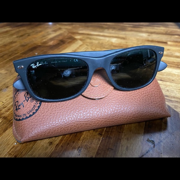 RayBan Wayfarer Sunglasses with case